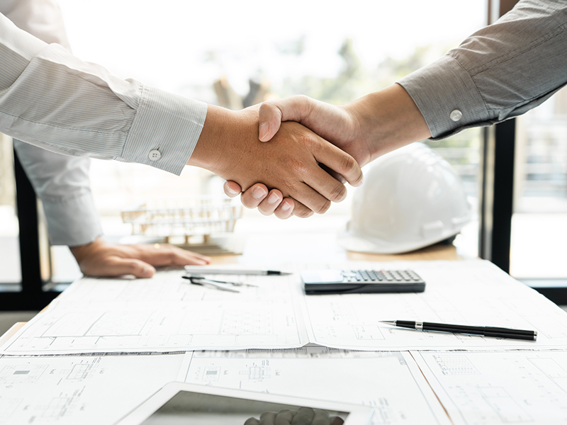Architect,And,Engineer,Construction,Workers,Shaking,Hands,While,Working,For