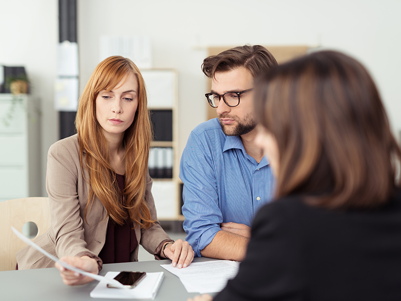 Young,Couple,Meeting,With,Their,Investment,Broker,Discussing,A,Document