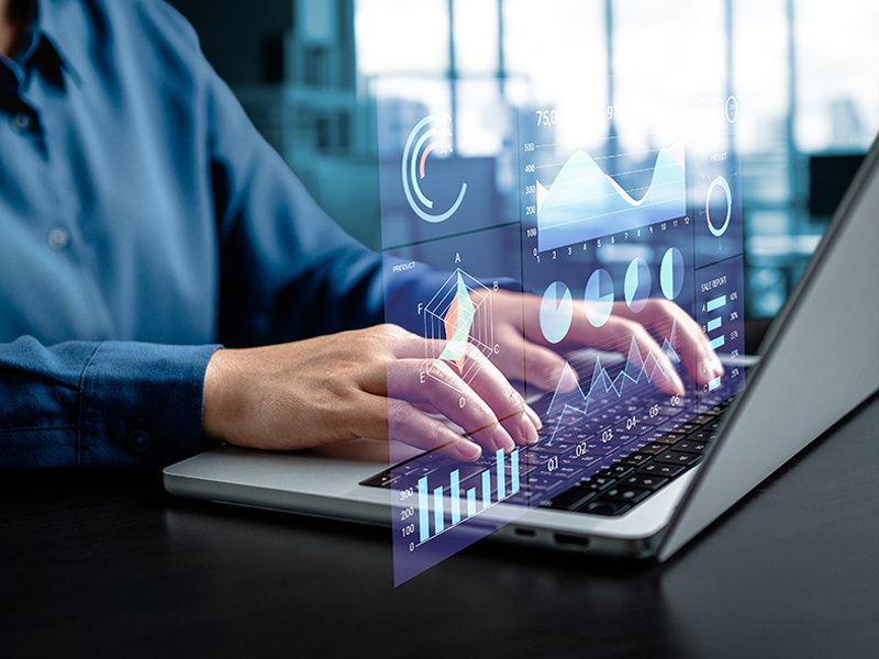 Businesswomen,Analyze,Chart,Data,Business,On,A,Visual,Screen,Dashboard